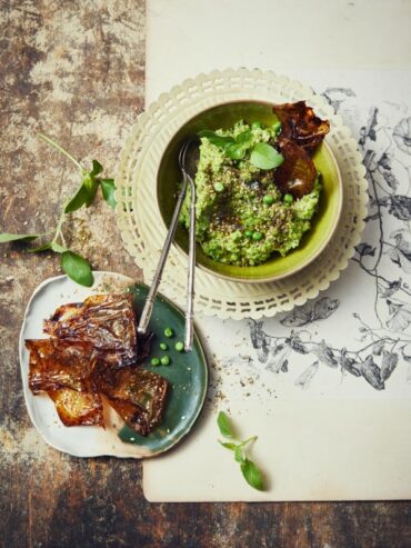 Houmous de petits pois et chips de feuilles de riz