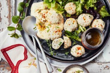 Boulettes de poulet à la grecque- © 180°C - Stylisme et recette Delphine Brunet - Photo Eric Fénot